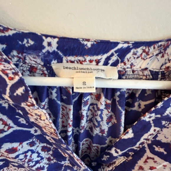 BeachLunchLounge- Quarter sleeve flowy top - Picture 2 of 3